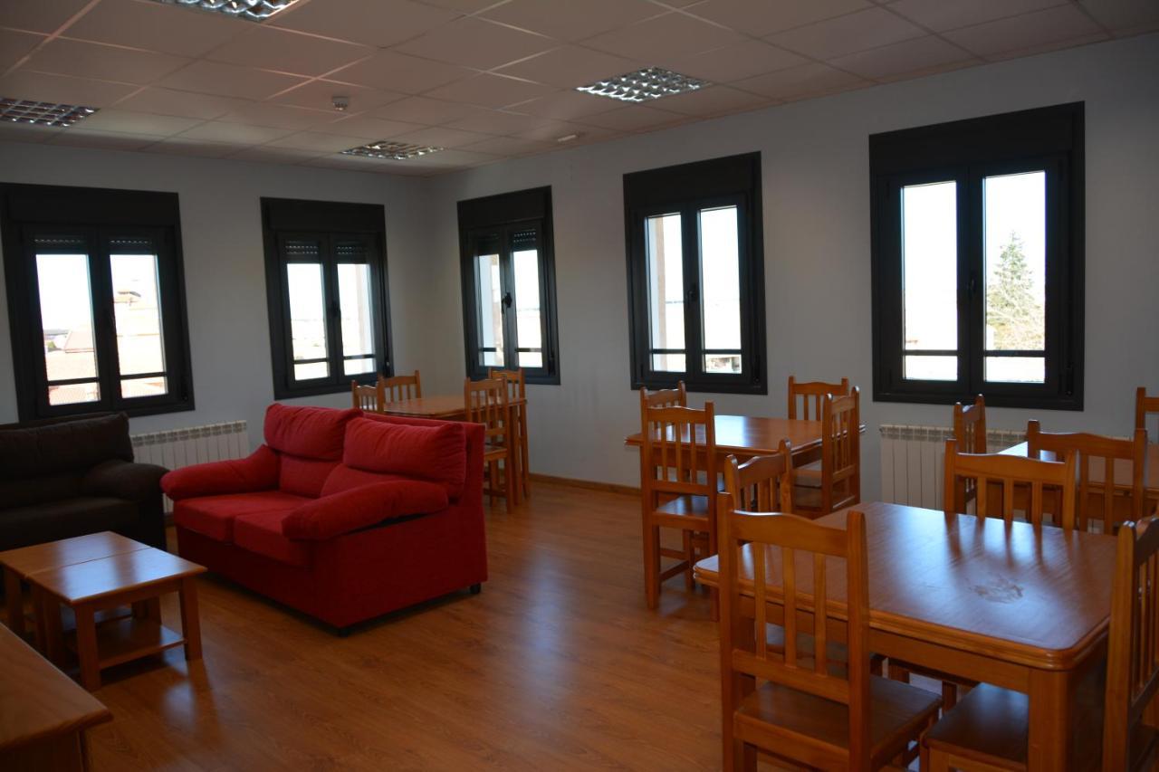 Albergue Villa Nava de la Asunción Nava de la Asuncion Exterior foto
