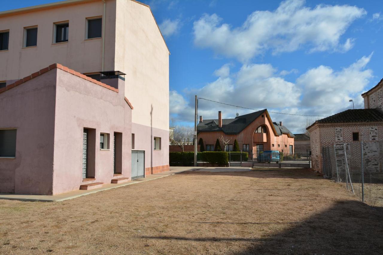 Albergue Villa Nava de la Asunción Nava de la Asuncion Exterior foto