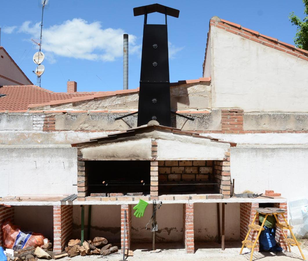 Albergue Villa Nava de la Asunción Nava de la Asuncion Exterior foto